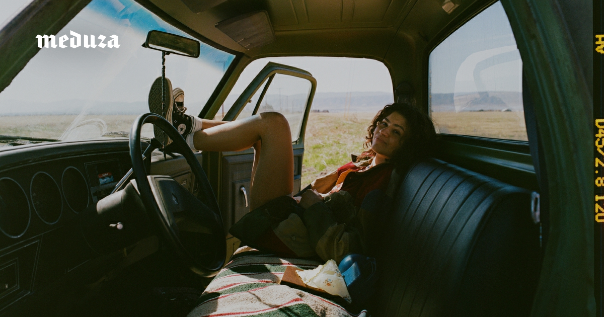 «Эйфория», третий сезон. К сожалению, новаторский сериал превратился просто в набор «прикольных» сцен. Мало надежды, что к финалу что-то изменится