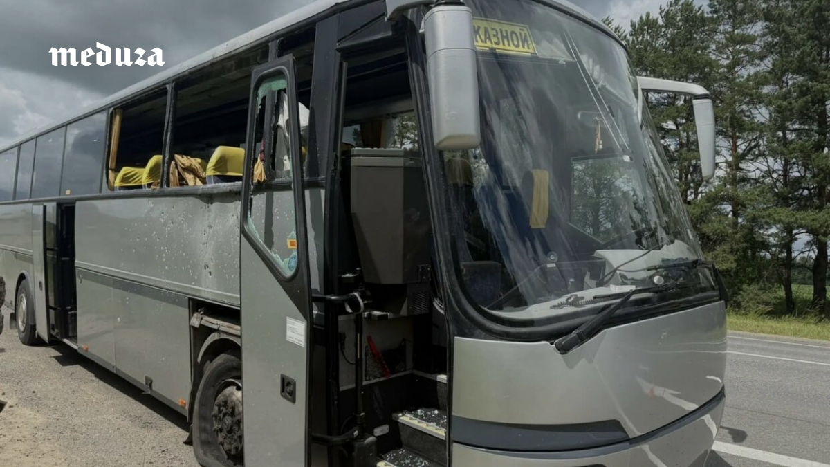 Удар по автобусу с детьми из Беларуси в Брянской области. Что о нем говорят? Россия: это Украина. Украина: это Россия. Беларусь: лучше посидите дома