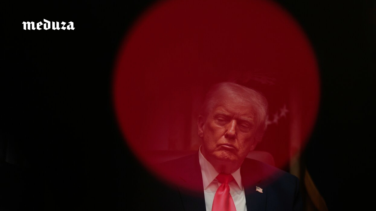 Трамп помнит все обиды и считает себя самым могущественным в мире (а еще пачкает суперклеем Овальный кабинет). Что мы узнали о президенте США из новой книги журналистов The New York Times