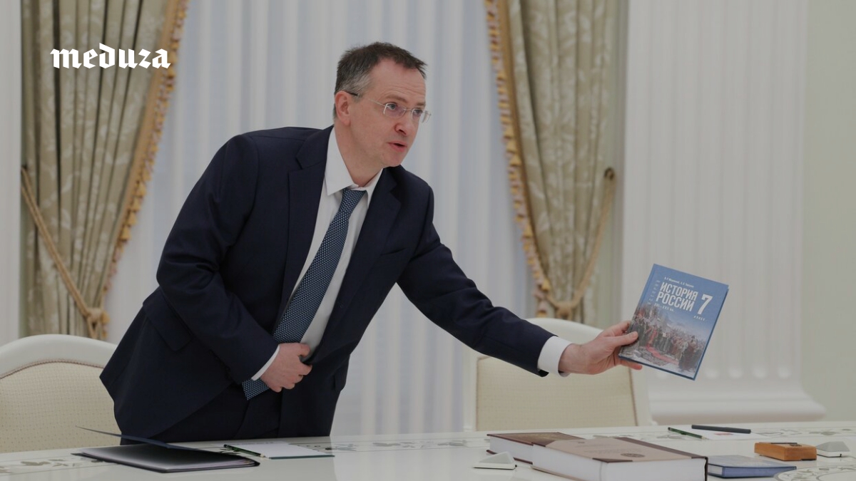 В России снова переписали учебник истории. На этот раз в него добавили «положительную роль» Трампа в мирном урегулировании и Анкоридж