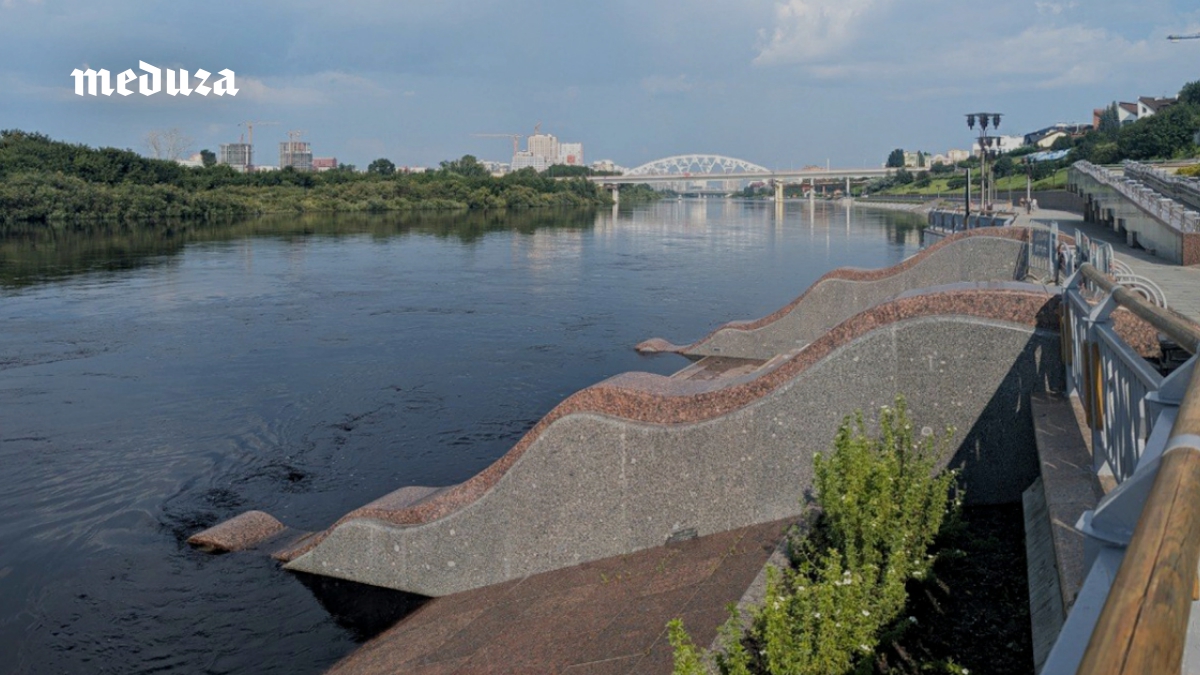 В Тюмени гибнет рыба, а из-под крана идет вода со странным запахом. Местные службы говорят, что качество воды в норме, но рекомендуют ее не пить