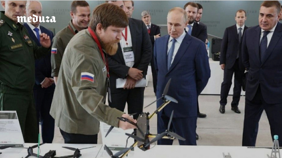 Под Екатеринбургом совершено покушение на Владимира Ткачука — создателя дронов «Упырь» и телеграм-канала «Повернутые на войне». Он выжил, но водитель его автомобиля погиб