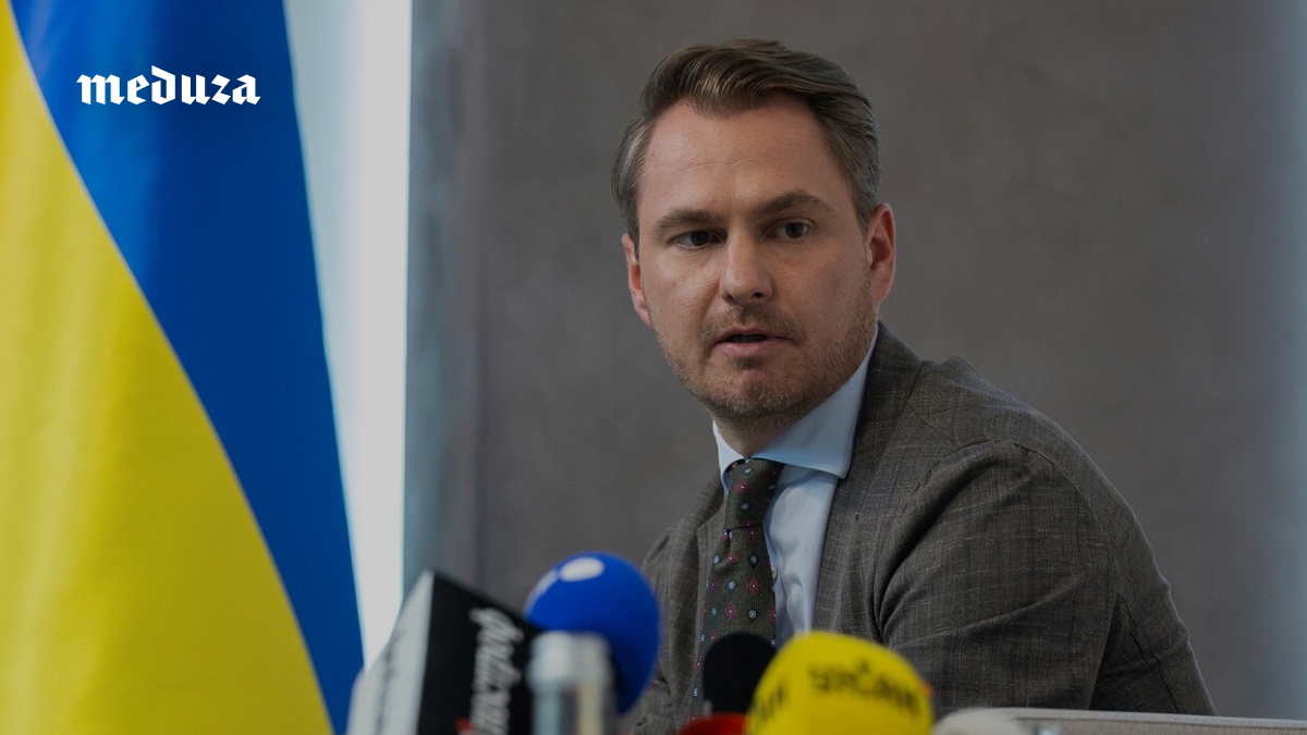 Генпрокурор Украины обвинил главу Национального антикоррупционного бюро в подделке документов и краже материалов уголовных дел. «Он сошел с ума», — заявили в офисе президента Украины