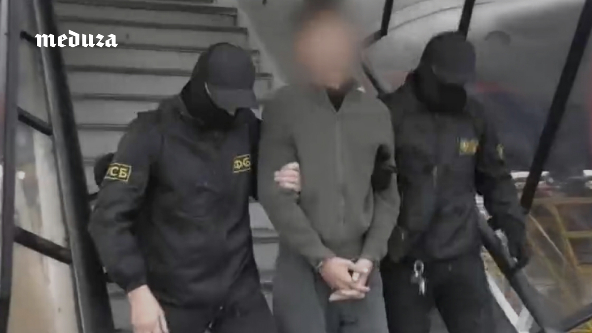 На Сахалине задержали японского журналиста Имаи Юки. Суд в Москве уже отправил его под арест. ФСБ обвиняет корреспондента «Хоккайдо Шимбун» в шпионаже — якобы он собирал данные о мобилизованных с Курильских островов
