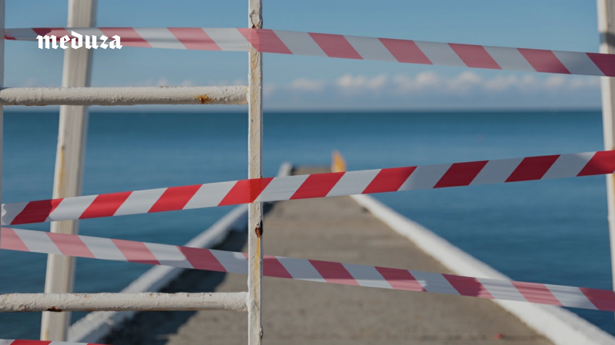 В Черном море — опять огромное нефтяное пятно на десятки километров. Оно появилось после атаки дронов на танкер у берегов Сочи. Власти говорят, что никакого загрязнения нет (но уже ввели режим повышенной готовности)