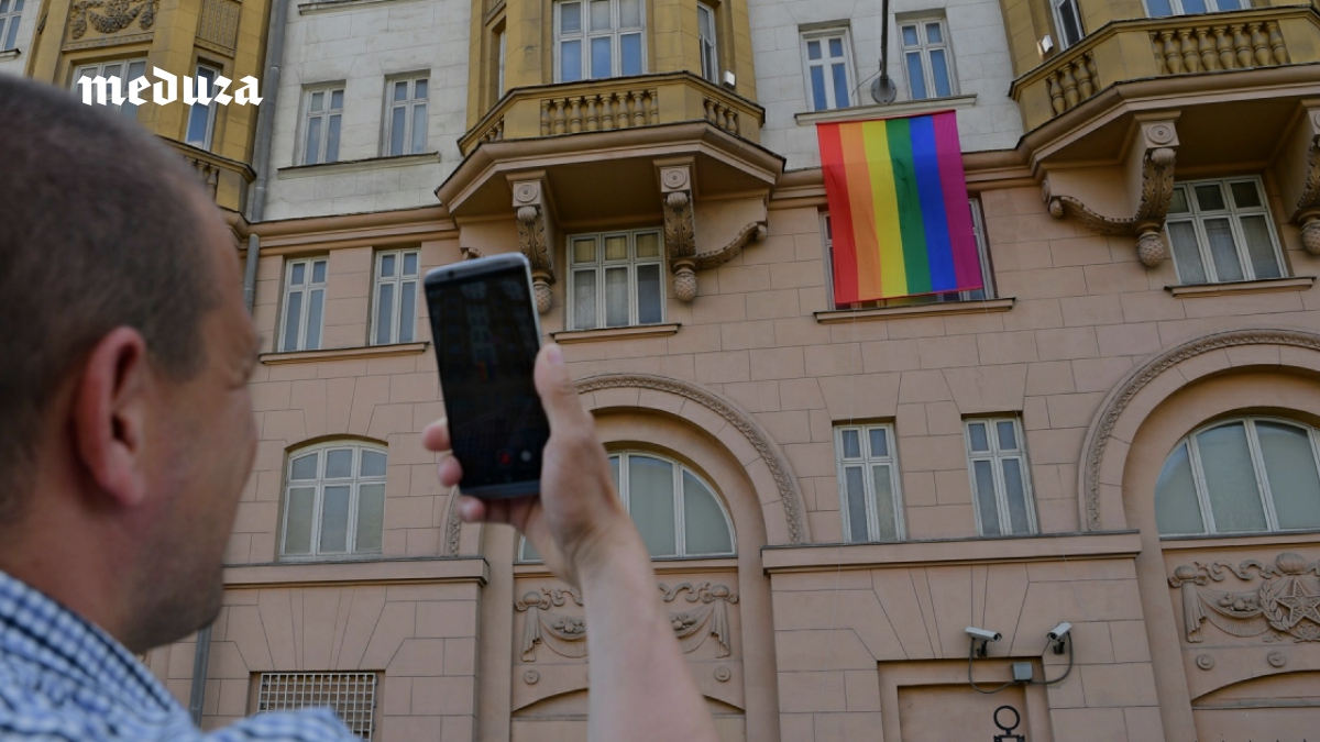 В России даже гомофобов наказывают!