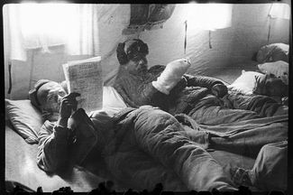 Раненые Татарчук и Литвинов в эвакоотделении, село Ай-Тодор, 22 апреля 1944 года