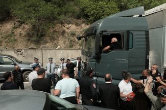 A truck driver tried to join the protest and block the road, but after a talk with the police, he said goodbye to the protesters and continued his journey.