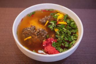 Щи, популярный дунганский суп (отличается от знакомых россиянам щей)