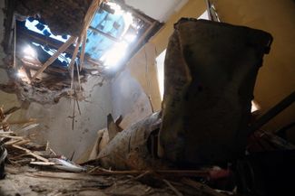 Ракета, сбитая украинскими военными и упавшая на частный дом во время российской атаки на Одессу в ночь на 18 июля