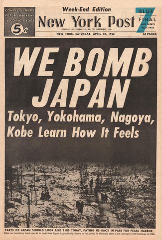 Первая полоса New York Post сообщает, что ВВС США бомбят японские города Токио, Иокогаму, Нагою и Кобе. 1942 год