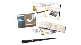 Волшебная палочка, инструкция и коробка, в которой будет продаваться Harry Potter Kano Coding Kit