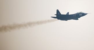 Истребитель J-31 на Airshow China 11 ноября 2014-го