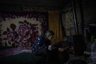 Житель Авдеевки из-за обстрелов живет в подвале своего дома