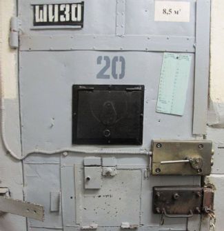 Вход в штрафной изолятор в ИК-7