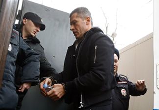 Ziyavudin Magomedov is taken to Moscow’s Tver district court. March 31, 2018