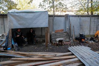Уличная кухня в Купянске. В большей части освобожденных городов Харьковской области пока нет газа