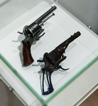Револьвер, из которого Ван Гог предположительно выстрелил в себя. Музей Ван Гога в Амстердаме