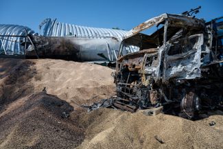 Последствия российского ракетного удара по складам с зерном в селе Павловка Одесской области, 24 июля 2023 года