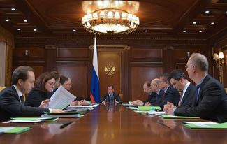 Дмитрий Медведев на заседании по вопросам экономики, 2 февраля 2015 года