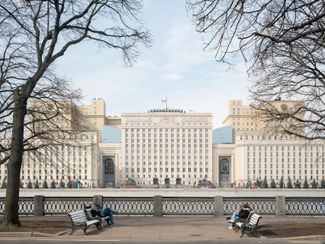 The main building of the Russian Defense Ministry. In January, a Pantsir-S1 surface-to-air and anti-aircraft system was <a href="https://meduza.io/en/news/2023/01/19/unexplained-photos-and-videos-showing-military-equipment-on-moscow-roofs-appear-online" rel="noopener noreferrer" target="_blank">put</a> on the roof of the building.
