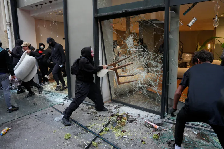 Carl Court / Getty Images