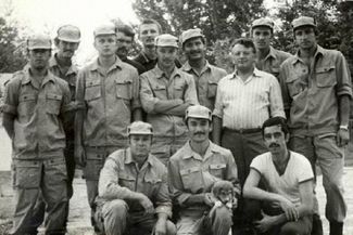 Александр Потеев (третий слева) в составе спецназа КГБ СССР «Зенит», Кабул, июль 1979 года
