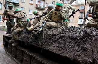 Украинские военные после боевого столкновения с российскими силами