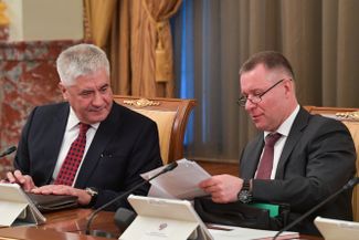 Министр внутренних дел Владимир Колокольцев и глава МЧС Евгений Зиничев (слева направо). Москва, 26 марта 2020 года