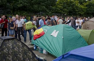 Палаточный лагерь протестующих возле здания правительства Молдавии в Кишиневе. 6 сентября 2015 года