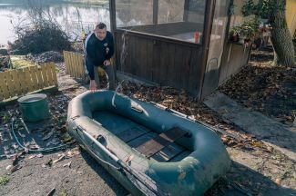 Andrey offered The Beet’s correspondent and photographer his inflatable boat for crossing flooded areas.