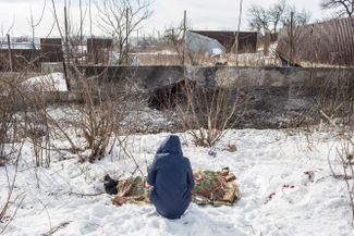 Avdiivka, Donetsk region, February 1, 2017. Ekaterina Volkova, 60, went to the store, came under fire from “DNR” forces and died. Her daughter Nadezhda found her. Avdiivka was on the frontline and any escalation was fraught with such consequences for its residents.