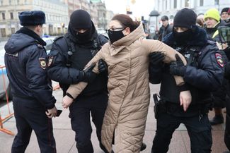 Задержание у Гостиного двора, Санкт-Петербург