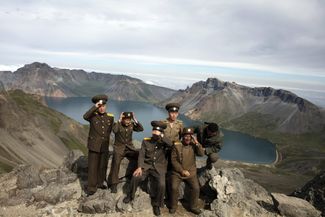 Северокорейские солдаты, 18 августа 2018 года.