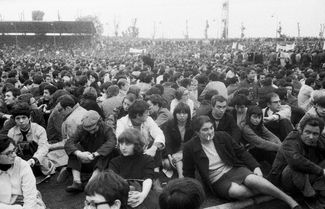 Студенческая демонстрация на стадионе «Себастьян Шарлети» в Париже, 27 мая 1968 года