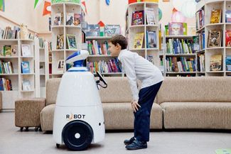 Робот-библиотекарь в детской библиотеке им. А.П. Гайдара
