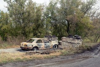 Сгоревший гражданский автомобиль в Балаклее. 13 сентября 2022 года