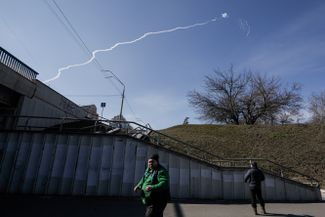 След ракеты в небе над Киевом