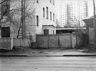 Здание Мосгорсуда в день, когда состоялся суд над Абрамкиным. На заднем плане — крыша гаража, на которой сидели Павловский и фотограф
