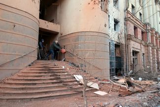 Здание в центре Харькова после атаки 
