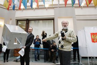 On February 7, Central Election Commission head Vladimir Churov held a master class for photojournalists. With the correct technique, Churov asserted, it’s possible to take real, artistic snapshots at polling stations, and not just document the voting process.