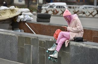 Жительница Киева в пригороде.