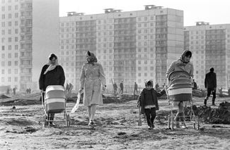 Women pushing strollers in the city of Naberezhnye Chelny in 1972