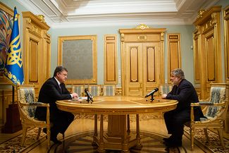 Президент Украины Петр Порошенко принимает отставку губернатора Днепропетровской области Игоря Коломойского. Киев, 25 марта 2015-го