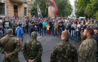 Митинг сторонников «Правого сектора» рядом с администрацией президента. Киев, 11 июля 2015-го