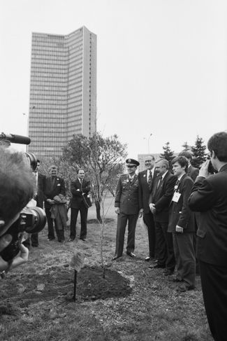 American General Patrick Bradley and Russian Vice President Alexander Rutskoy pose for photos beside a freshly planted sycamore tree in celebration of the new friendship between the Russian Federation and the United States. 
