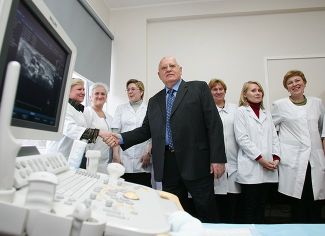 Gorbachev at the Research Institute for Pediatric Oncology and Hematology in the Russian Oncological Science Center in Moscow. Gorbachev and the banker and businessman Aleksandr Lebedev donated two ultrasound machines to the center. November 9, 2007