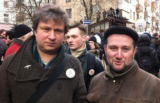 Антон Долин (слева)