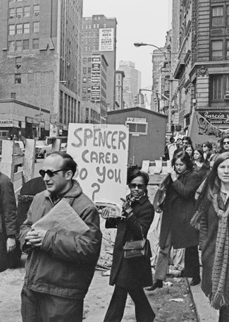 Участницы демонстрации против антиабортных законов Нью-Йорка. Через три года Верховный суд США примет ключевое решение по делу Roe v. Wade, гарантирующее американкам право на аборт. Нью-Йорк, 28 марта 1970 года