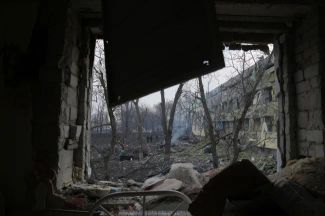 View of the courtyard of a Mariupol maternity hospital after airstrikes. March 9, 2022.